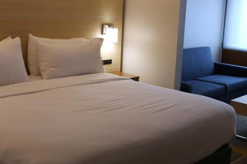 Holiday Inn Express - Biloxi - Beach Blvd, an IHG Hotel