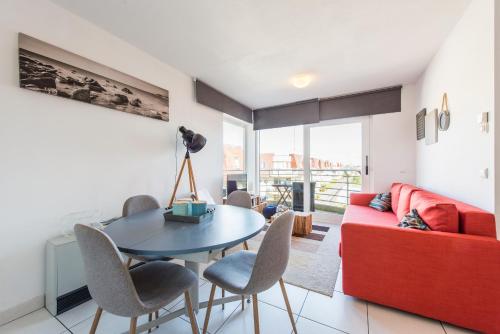 Modern Apartment with Terrace & public Pool