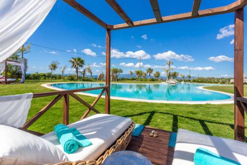 Басейн, Elysian Luxury Hotel and Spa in Каламата