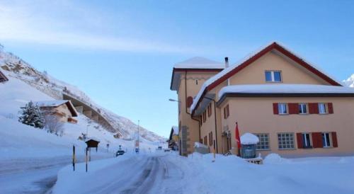 Sust Lodge am Gotthard - image 8