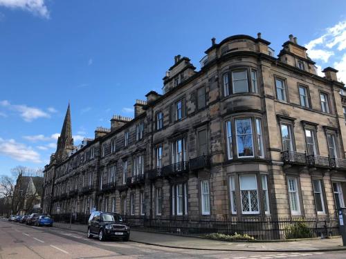 Central West End Victorian Apartment With Garden, Murrayfield, Edinburgh and the Lothians