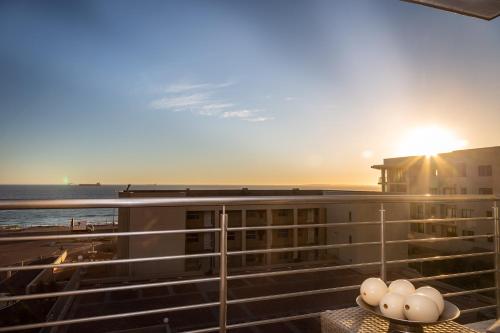 Luxury Ocean View Beachfront 2 bed apartment -206 The Waves, Blouberg, Cape Town