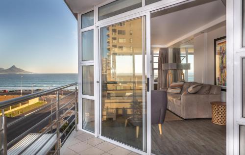 Luxury Ocean View Beachfront 2 bed apartment -206 The Waves, Blouberg, Cape Town