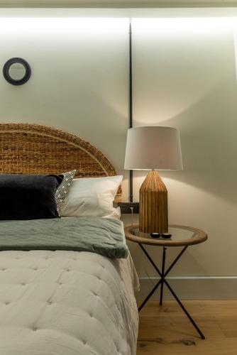 Cortes AC by Staynnapartments 5