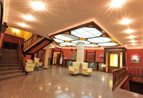 Hotel Myslyvskiy Dvir - main image
