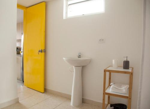 Apartamento remodelado en el mejor sitio del centro de Medellín Home Aris 401, Medellín (Foto 6)