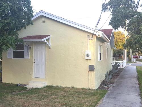 Casa Historica, a cozy 1940 cottage in Delray Beach, FL