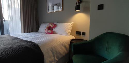 Deluxe Double Room with Bath image 9
