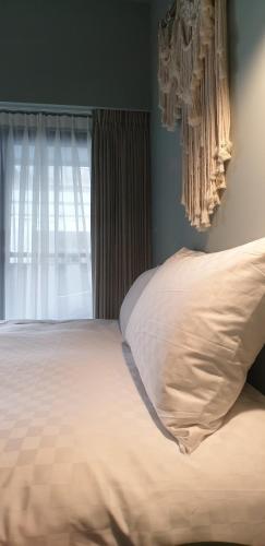 Deluxe Double Room with Bath image 2