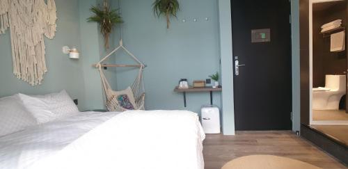 Deluxe Double Room with Bath room in Leo111/Yan Cheng Pier 2