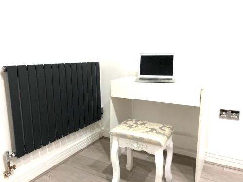 cozy stay in Birmingham by the Canal !!