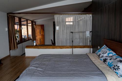1 king bed, 1 sofa bed