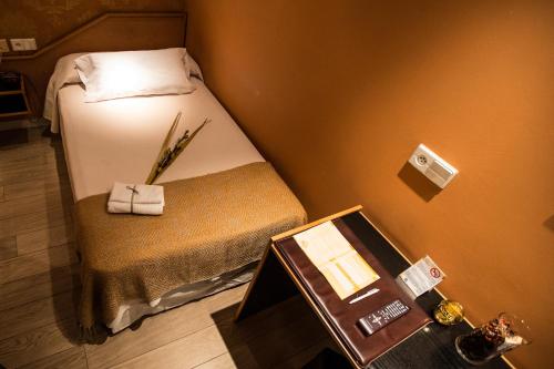 Hostal Paris - image 13
