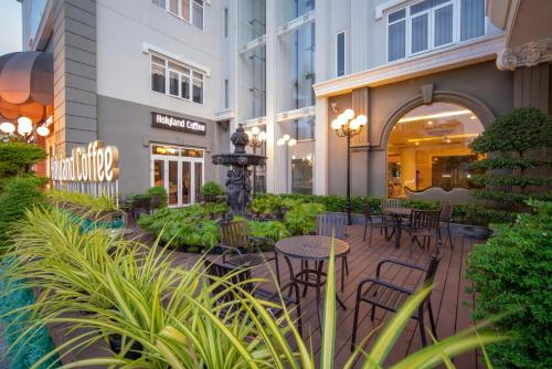 Surrounding environment, Eden Plaza Danang near Ho Chi Minh and the Fifth Military Zone Museum