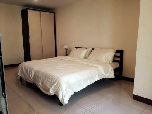 Cozy for 2 PPL/30 mins to DMK Airport/Near center Cozy for 2 PPL/30 mins to DMK Airport/Near center