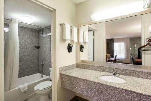 Quality Inn & Suites near Lake Eufaula