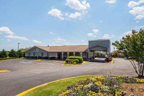 Quality Inn & Suites Greenville - Haywood Mall in Greenville, USA