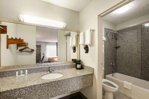 Quality Inn & Suites near Lake Eufaula