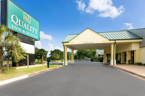 Quality Inn & Suites near Lake Eufaula