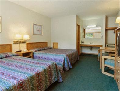 Queen Room with Two Queen Beds - Non-Smoking