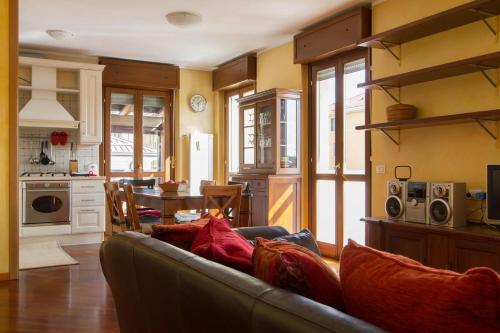 Bright house with 2 bedrooms & a unique terrace, Bergamo (foto 7)