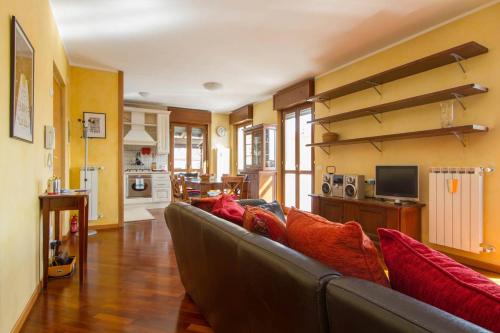 Bright house with 2 bedrooms & a unique terrace, Bergamo