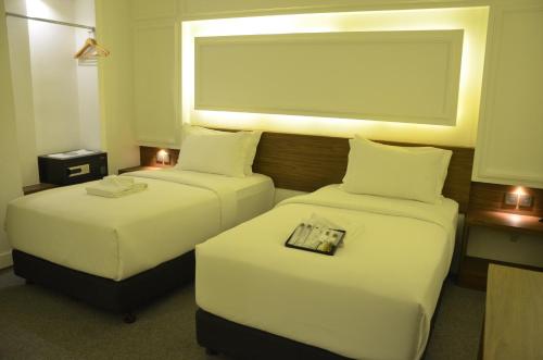 2 twin beds
