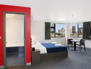 วิคทอเรียฮอลแอคคอมโมเดชั่น (Space Hotel) near โรงละคร พรินซ์เซส