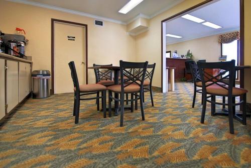 Americas Best Value Inn Killeen - image 9