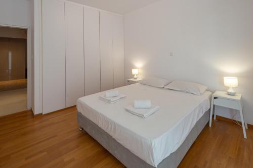 Hippocrates - Faliro deluxe apartment