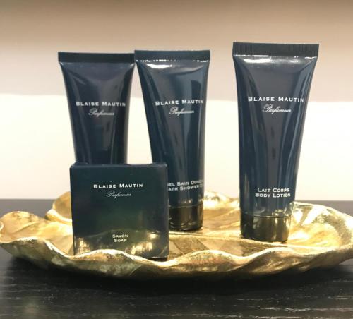 Spanish Diamond Luxury Suites & Jacuzzi - image 5