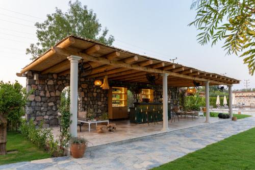 Zigo's Hotel - image 2