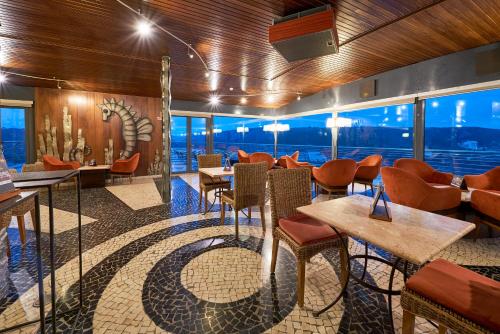 ผับ/เลาจน์, กอล์ฟ มาร์ โฮเทล (Hotel Golf Mar) in ตอเรส เวดราซ