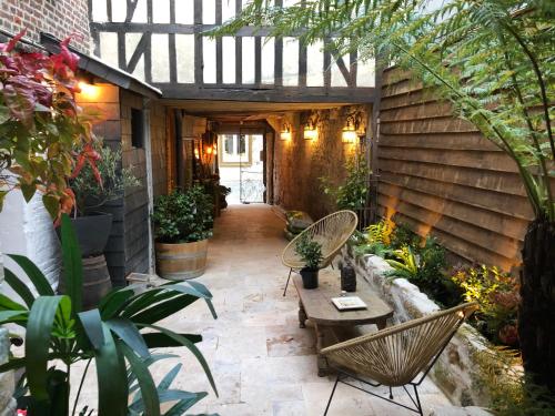 LE PATIO / les suites romantiques du grenier à sel, Honfleur