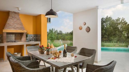 Charming villa Tartufo with private pool near Pula in Svetvincenat
