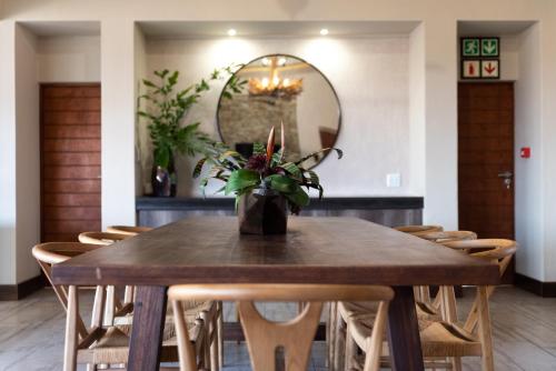 223754189 Moya Safari Villa