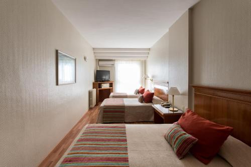 Hotel Solans Riviera - image 2