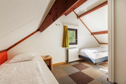 4 twin beds