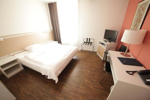 Double or twin room, deluxe