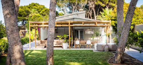 Boutique Villa Moraira, private luxe villa with views all at one level 1000m2, heated pool & jacuzzi WIFI close to center Moraira