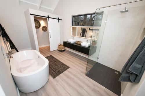 223766753 Moya Safari Villa