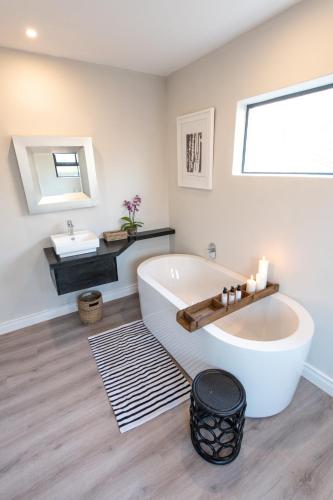 223766813 Moya Safari Villa
