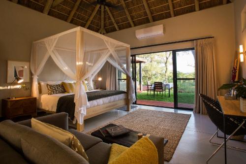 223767736 Moya Safari Villa