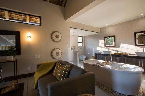 223767738 Moya Safari Villa