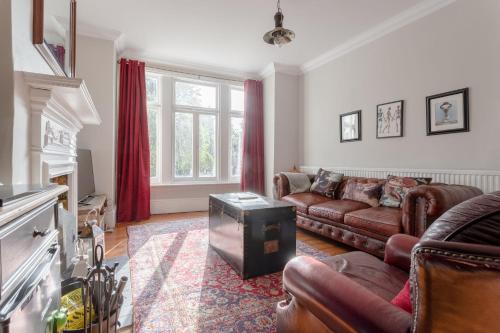 Well-decorated 2 Bedroom Garden Flat In Balham, , London