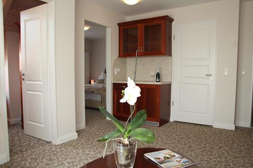 Three-Bedroom Apartment with additional bedroom image 5