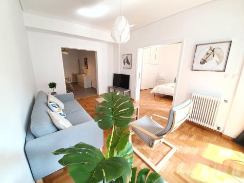  Charming and comfortable apartment on Kifissias street, near Panormou Metro Station in Athen