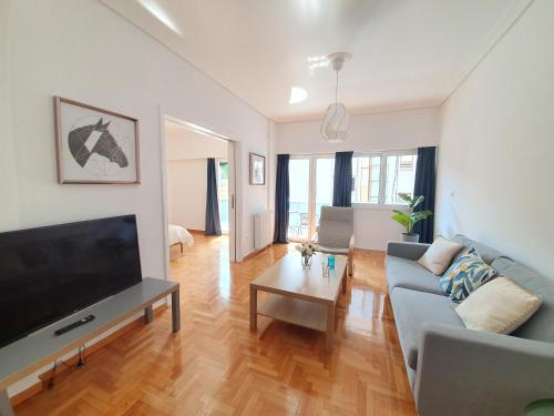  Charming and comfortable apartment on Kifissias street, near Panormou Metro Station in Athen