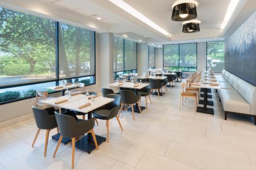 餐飲選擇, 納什維爾機場雷迪森酒店 (Radisson Hotel Nashville Airport) in 那什維爾 (TN)