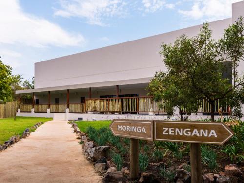 Sala de reunió / Saló de ball, aha Lesedi African Lodge & Cultural Village in Krugersdorp